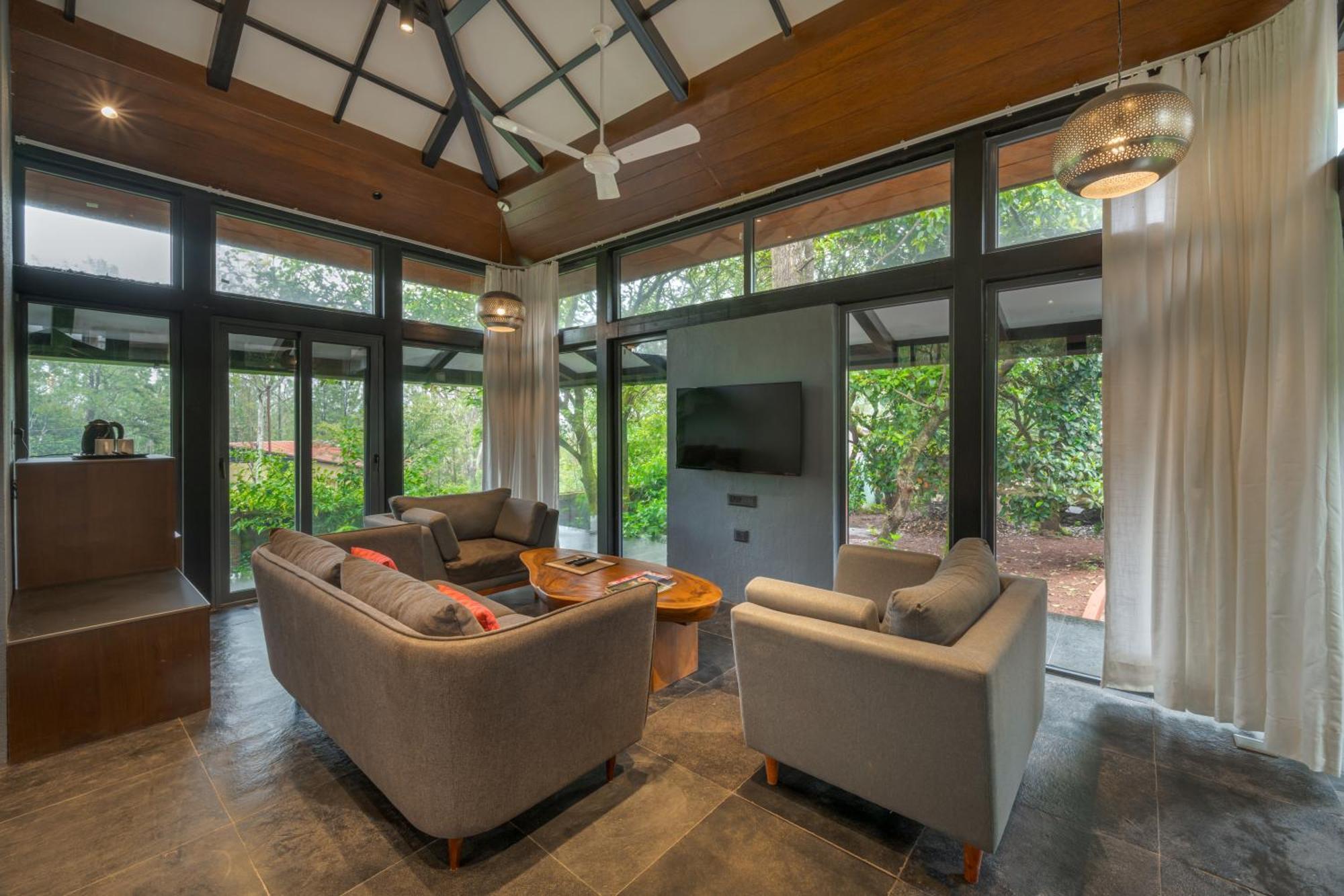 Saffronstays The Glasshouse, Panchgani - Beautiful Glass Villa For Couples ภายนอก รูปภาพ