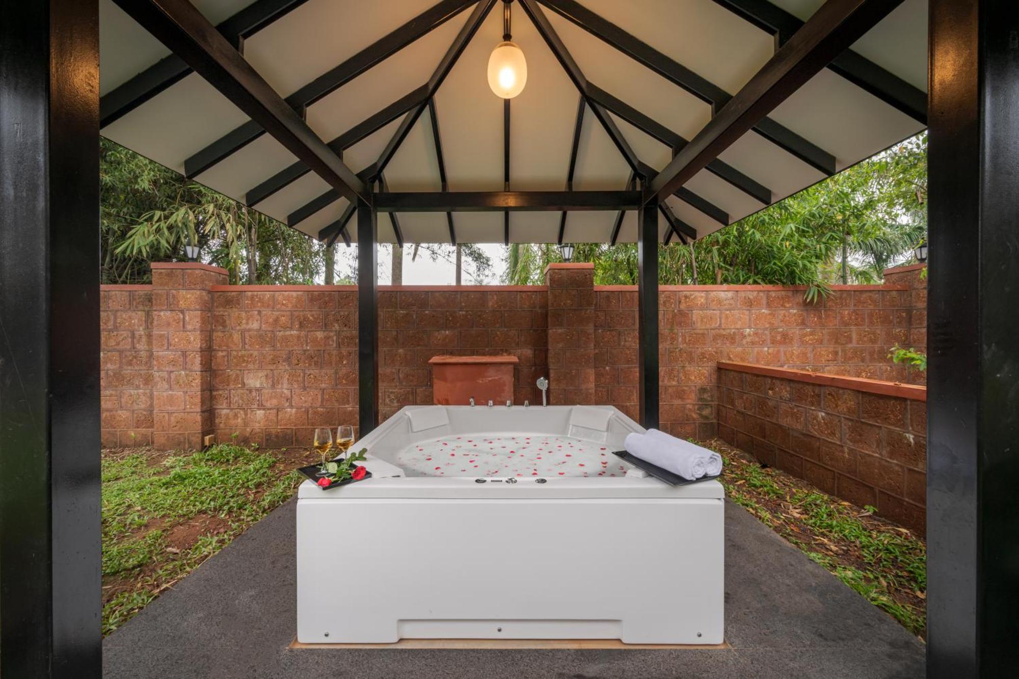 Saffronstays The Glasshouse, Panchgani - Beautiful Glass Villa For Couples ภายนอก รูปภาพ